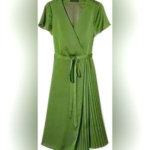 Banana Republic. Bottle green pleaded wrap dress size S.Like New. Every occasion